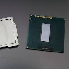 Pc Watch Ha Completamente Rimosso L Heatspreader Pulito La Pasta Utilizzata Da Intel Sulla Cpu Core I7 3770k E Messo Al Suo Posto Due Cpu Hardware Smartphone