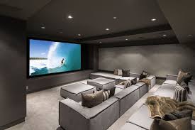 Epingle Par Qz Alexandre Sur Inspiration Projet Branqueira Salle De Cinema Maison Cinema Maison Maison