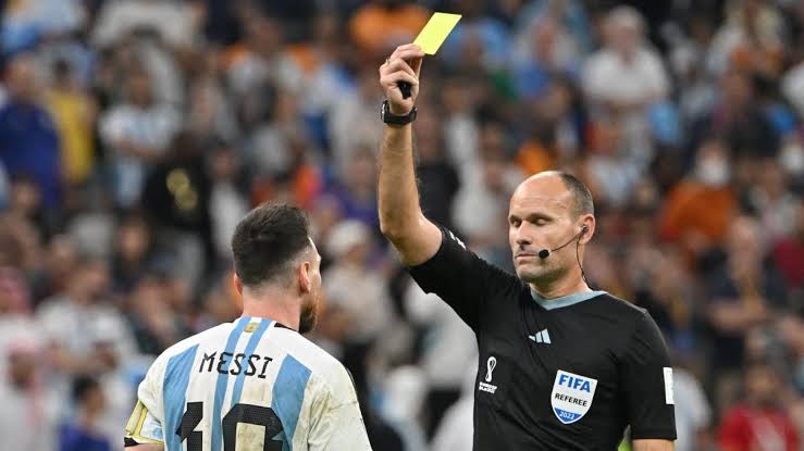 Messi: "No pueden poner a un árbitro así que no esté a la altura”