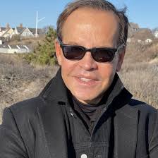 Louis Licari's Instagram, Twitter & Facebook