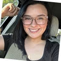 Kari Hutton's Instagram, Twitter & Facebook