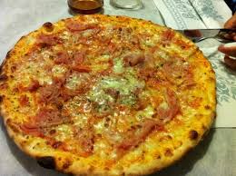 Scegli tra le sfiziosissime pizze classiche o le gustosissime focacce o scopri le novità di stagione, sicuramente troverai quella di tuo gusto, altrimenti richiedi la farcitura che meglio preferisci. Delicious Pizza Review Of Il Vivaldi Verbania Italy Tripadvisor