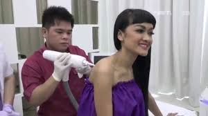 Dulu damien yang memaksa saya menggunakan nama perez, sudah cerai dia. Julia Perez Menghapus Tatonya Youtube