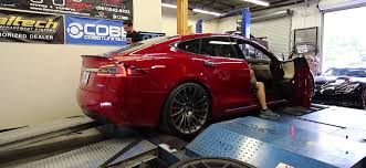 Electric vehicles deliver so much torque from 0 rpm that it is actually difficult to test them. Tesla Model S P100d With Latest Ludicrous Update Puts Down 920 37 Ft Lbs Of Torque In 3rd Party Dyno Test Electrek