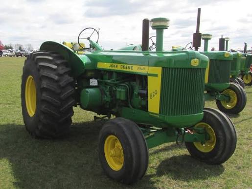 John Deere 820 Tractor