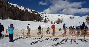 Chiedono la riapertura delle piste da sci, per dare agli italiani occasioni di svago. Speranza Ordina In Extremis Lo Stop Allo Sci Fino Al 5 Marzo Insorgono Le Regioni Lega Ora Piu Ristori Non Bastano 4 5 Mld Il Sole 24 Ore