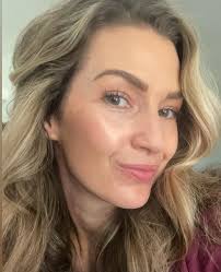 Happy holidays to all my friends here at Beth's Bare Faces! I will be doing  a monthly special every month so keep your eyes out for the exciting things  to come in