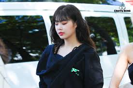 첫날밤을 치르고 원정을 떠나간 남편은 3년 후, 전 대륙에. On Twitter Rain Jacket Windbreaker Raincoat