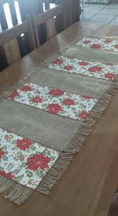 Caminho De Mesa De Juta Para O Natal Caminho De Mesa De Tecido E Juta Esse Fiz Para Presentear Uma Amiga Que Usou Pa Toalha De Mesa De Natal Decoracao De Natal Reciclavel Artesanato Para Cozinha