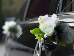 Hochzeitsdeko Fur Das Auto Autoschmuck Hochzeit Hochzeitsdeko Blumenschmuck Hochzeit