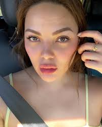 ☀️ Drink up some water, get you some sunshine, and know that everything's  gonna be alright. Also, feel free to SUBSCRIBE to my official YouTube  channel at