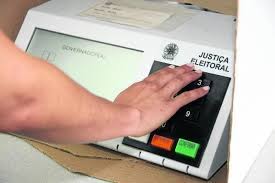 Presidente jair bolsonaro voltou a defender a medida depois de votar neste domingo. Grupo De Deputados Defende Que 5 Das Urnas Sejam Para Voto Impresso Em 2022