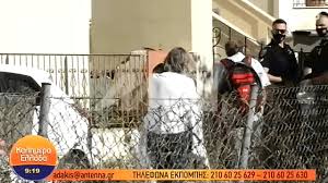 Μετά το έγκλημα στα γλυκά νερά και παρ' όλο τον αποτροπιασμό, που προκάλεσε στην κοινή γνώμη, η εγκληματικότητα συνεχίζεται αμείωτη με δολοφονία στη μεταμόρφωση, τη ληστεία στην εκάλη σε συνέχεια της δολοφονίας στη ζάκυνθο, του δημοσιογράφου και πολλών άλλων προηγουμένως. Glyka Nera To 11 Mhnwn Brefos Meta To Agrio Egklhma Video