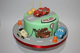 Köstliche low carb muffins, cupcakes und kuchen. Cars Torte Lealu Sweets