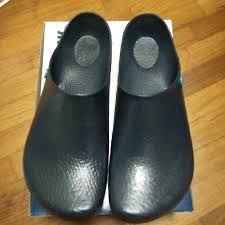 These unbelievably comfortable unisex sandals are made of sanitized leather uppers and has an adjustable heel strap. Birkenstock Original Size 44 Or Us 10 5 Kitchen Shoes Men S Fashion Footwear On Carousell
