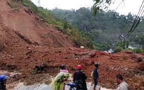 The old road (via tapah) frequently has landslides during the rainy season. Another Landslide Hits Cameron Highlands Free Malaysia Today Fmt