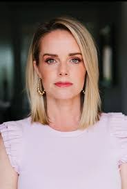 Tracy Neave's Instagram, Twitter & Facebook