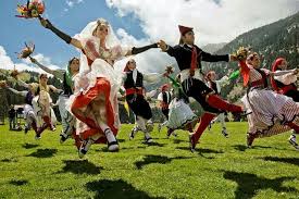 Ball De Gitanes De Rubi Esbart Dansaire De Rubi Lloc Actuacio A Nuria Folk Dance Dance Danza