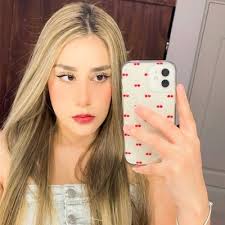 annie🤍 (@annieeidk)