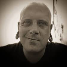 😌 Fun fact: KISS's signature makeup wasn't just for show — each member  created a distinct persona that reflected their personality: The Demon  (Gene Simmons), The Starchild (Paul Stanley), The Spaceman (Ace