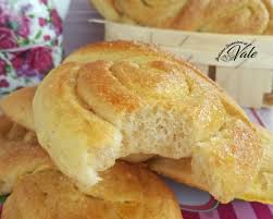 Se l'impasto dovesse risultare troppo molle aggiungete poca farina, se troppo secco aggiungete ancora acqua. Come Fare Il Pane In Casa Senza Lievito Veloce