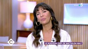 There is ample discussion about may's perfect breasts: Au Diner Avec Mathilda May C A Vous 30 01 2020 Pause Fun
