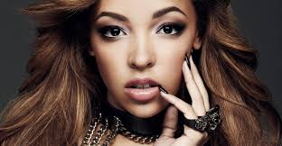 long hair, brunette, green background, singer, Tinashe, ebony, 720P, women  HD Wallpaper