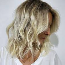 Il long bob (in forma abbreviata, log) rappresenta uno dei tagli di capelli più alla moda degli ultimi anni e che ha visto come degne rappresentanti donne . Tagli Capelli Medi Per La Primavera Estate 2017 Foto 19 Di 31 10elol