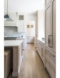 8 Stunning Kitchens By Amazing Southern Designers In 2020 White Oak Kitchen Interior Design Kitchen Neutral Kitchen Designs