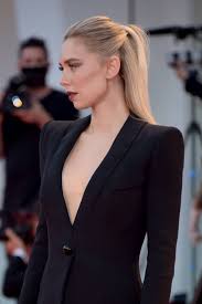 'the world to come' is a quietly heartrending, literary romance. Vanessa Kirby The World To Come Premiere Red Carpet At 2020 Venice Film Festival 20 Gotceleb