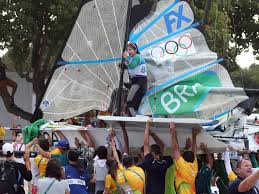 Martine grael e kahena kunze conquistaram, nesta madrugada, a medalha de ouro na classe 49erfx de vela, e assim se sagraram bicampeãs olímpicas. Para Velejadores Falta De Publico Nas Olimpiadas Nao E Novidade 15 07 2021 Uol Olimpiadas