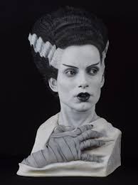 Ever wondered how you'd scale up next to a Black Diablos or even Apceros?  🏹 Swipe through each image to find out. Which one of these creatures would  you want to take