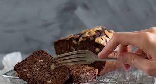 Nachdem es im mixer heftig gekracht hat, hab ich ihn natürlich gleich ausgestellt. Bananenbrot Ohne Mehl Und Mixer Extra Saftig Schnell We Go Wild