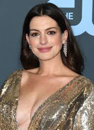She outlived her husband by seven years. Anne Hathaway Nearly Didn T Star In The Devil Wears Prada At All