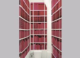 Découvrez le papier peint pour wc ! Papier Peint Original Decor Mural En Edition Limitee Papier Peint Trompe L Oeil Bibliotheque Fushia Ohmywall