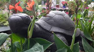 C'est notamment le cas du lit en bois massif qui viendra ajouter une note zen dans la chambre. Botanic Home And Garden Home Facebook