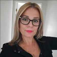 Le 20 novembre dernier, j'ai eu la chance de recevoir, du Jeune Barreau de  Montréal, le prix « Avocate JBM de l'année 2024 en droit criminel et pénal  » entourée de mes