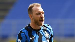 Il giocatore dell'inter ha perso conoscenza sul finire christian eriksen crolla in campo, le sue condizioni. Danimarca Finlandia Eriksen Sviene In Campo Massaggio Cardiaco Per Il Numero 10 Tuttomercatoweb Com