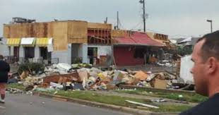 Mcdonalds On 15th St Tuscaloosa 4 27 11 With Images Storm Pictures Alabama Tornado Tuscaloosa