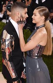 Gigi hadid dikabarkan tengah hamil anak zayn malik. Gigi Hadid Hamil Reaksi Netizen Indonesia Bikin Hidup Bahagia Seleb Tempo Co