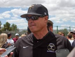 Desert Hills names a familiar face to lead its boys basketball team