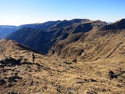 Altitudinea sa este 2544 metri. Moldoveanu Peak Via Cabana Valea Sambetei