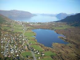 Hareid er en kommune på øya hareidlandet i møre og romsdal.kommunen ble dannet i 1917 da den ble utskilt fra ulstein kommune. Hareid Wikipedia