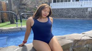 Latina学生はセックスで水泳のクラスを支払います