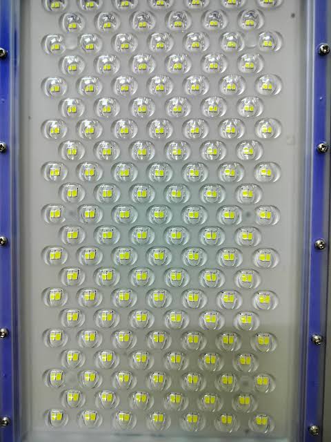Đèn năng lượng mặt trời PITI Solar mẫu phi thuyền 600W - Pitisolar.com