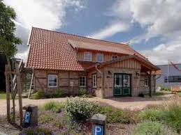 Das gebäude gehört zu einem gesamtessamble aus 4 gebäuden und ist das zuerst errichte stammhaus der familie. Fachwerkhaus Bauen Infos Zu Stilen Anbietern Und Preisen