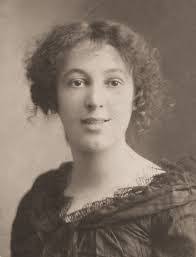 Edith Carroll's Instagram, Twitter & Facebook