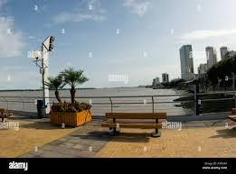 Malecón 2000 park boulevard Paseo sobre el río Guayas Guayaquil Ecuador  Sudamérica Fotografía de stock - Alamy
