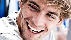 Stay up to date on camille lacourt and track camille lacourt in pictures and the press. Ou Vit Camille Lacourt Champion Du Monde De Natation Cote Maison