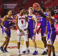Umude Powers South Dakota Past Western Illinois Sports Yankton Net